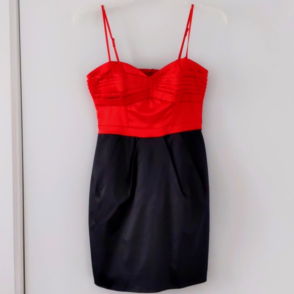 Red/black cocktail dress